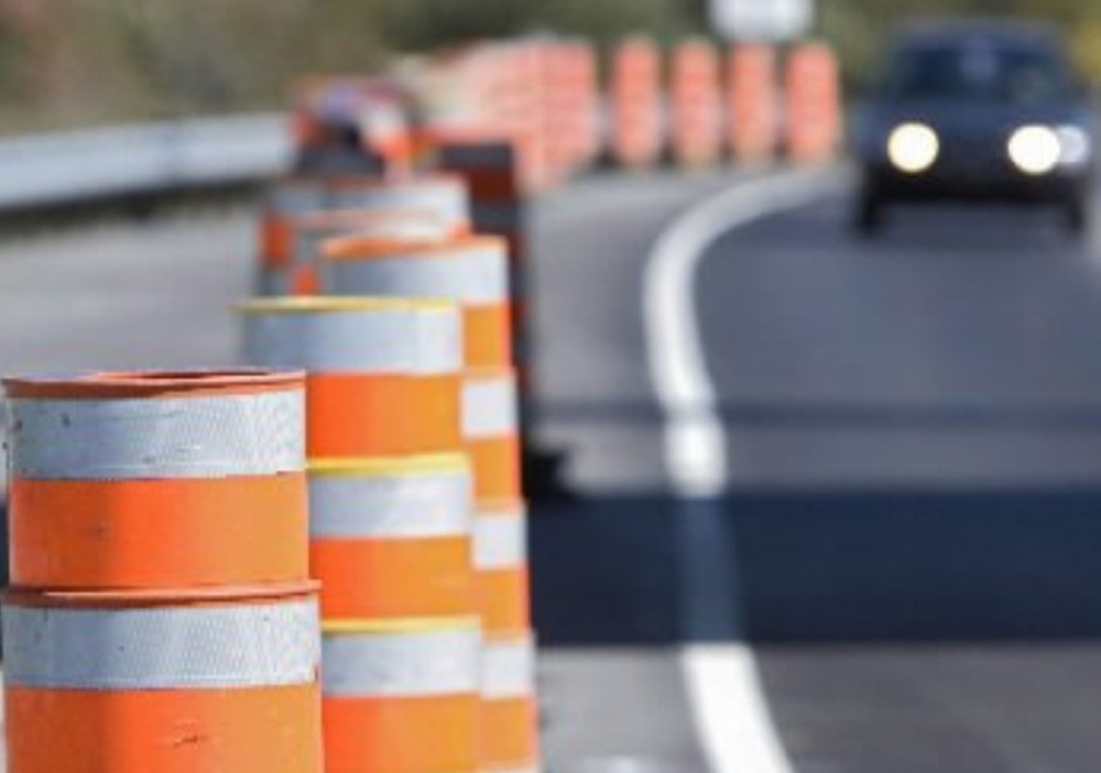 Road block in place due to the closure of the Île-aux-Tourtes bridge : November 29 & 30